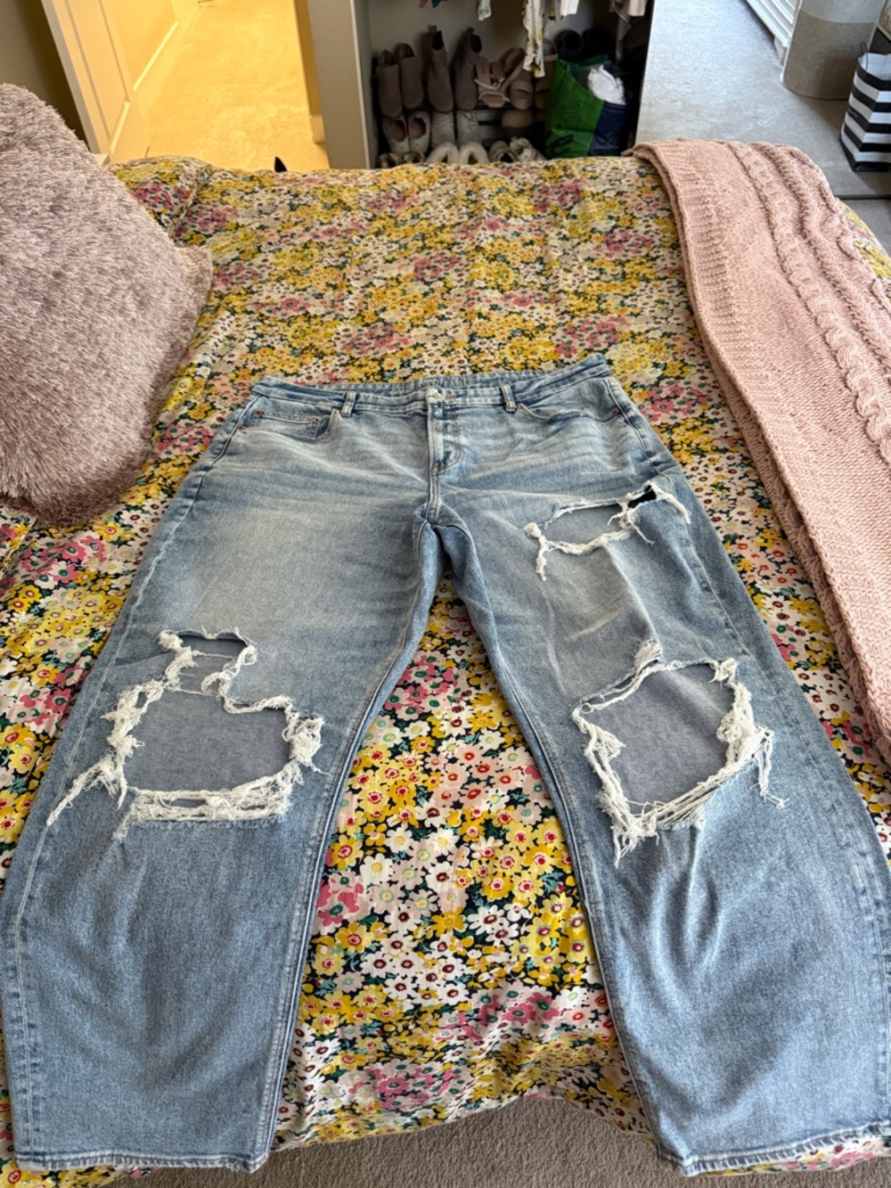 American Eagle Outfitters Light Blue Distressed Jeans